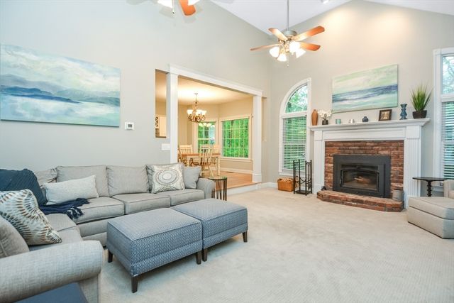 17 Stable Way, Medway, MA 02053
