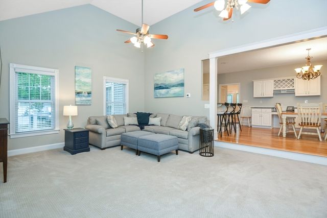 17 Stable Way, Medway, MA 02053