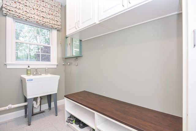 17 Stable Way, Medway, MA 02053