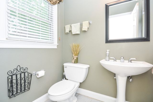 17 Stable Way, Medway, MA 02053