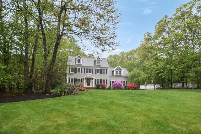 17 Stable Way, Medway, MA 02053