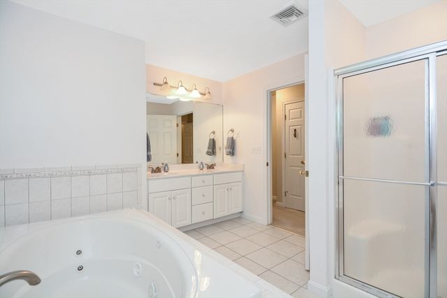 17 Stable Way, Medway, MA 02053