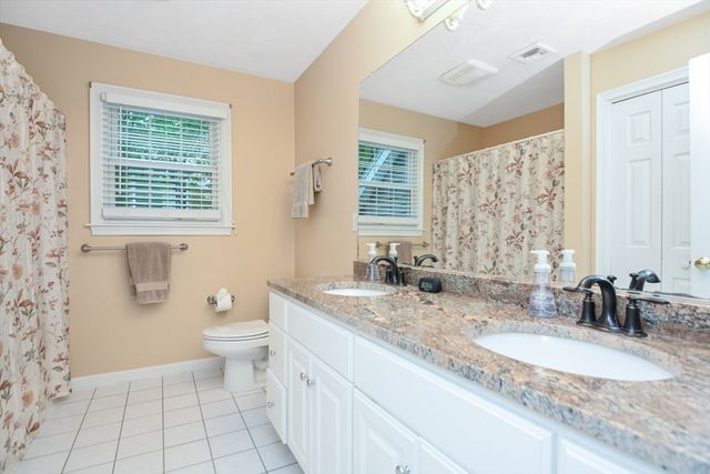 17 Stable Way, Medway, MA 02053