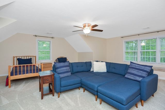 17 Stable Way, Medway, MA 02053