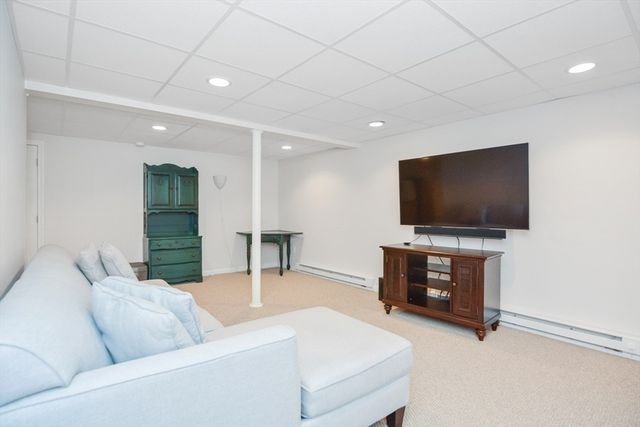 17 Stable Way, Medway, MA 02053