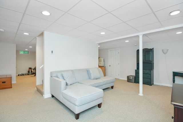 17 Stable Way, Medway, MA 02053