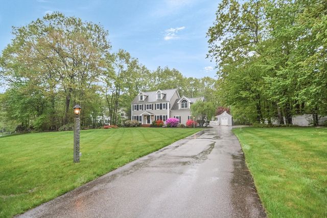 17 Stable Way, Medway, MA 02053
