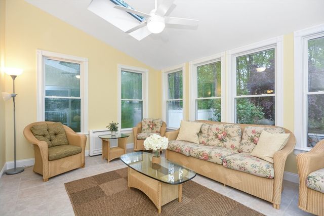 17 Stable Way, Medway, MA 02053