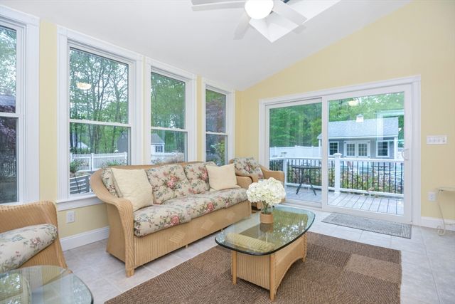17 Stable Way, Medway, MA 02053