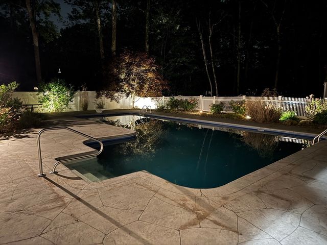 17 Stable Way, Medway, MA 02053