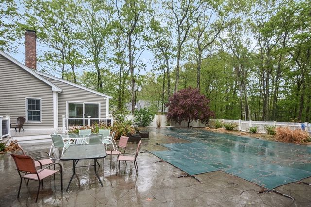 17 Stable Way, Medway, MA 02053