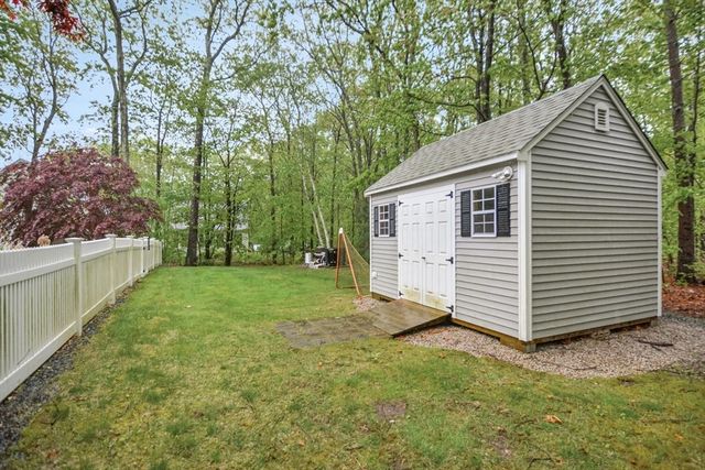 17 Stable Way, Medway, MA 02053
