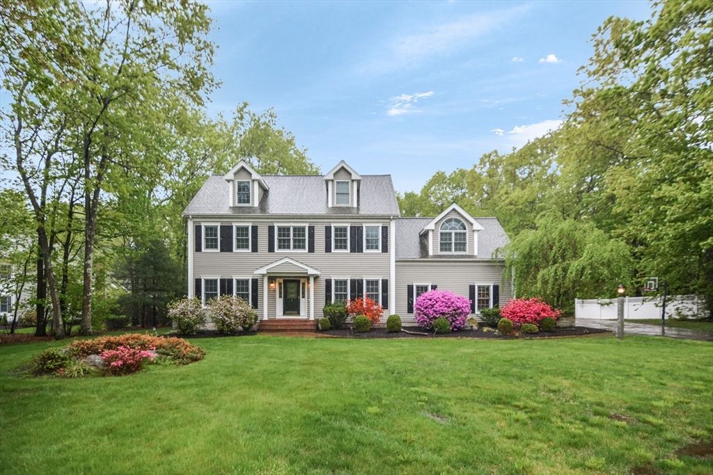 17 Stable Way, Medway, MA 02053