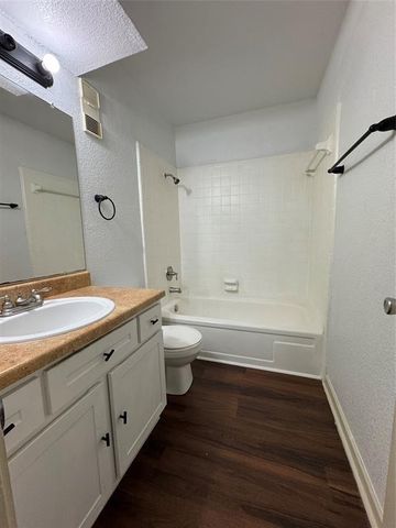 8100 Creekbend Drive 156, Houston, TX 77071