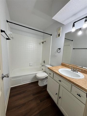 8100 Creekbend Drive 156, Houston, TX 77071