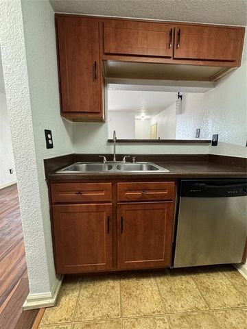 8100 Creekbend Drive 156, Houston, TX 77071