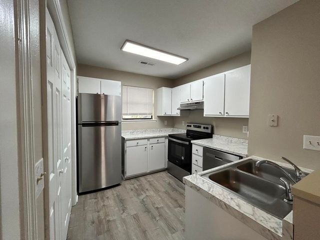 923 E Estates Boulevard Apt E, Charleston, SC 29414