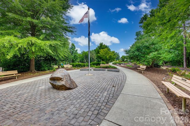 1039 Hunters Run Drive, Tega Cay, SC 29708
