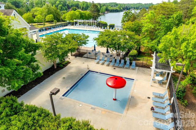 1039 Hunters Run Drive, Tega Cay, SC 29708