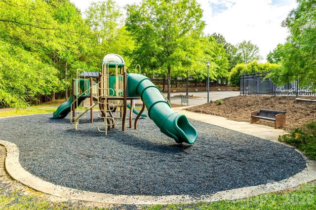 1039 Hunters Run Drive, Tega Cay, SC 29708