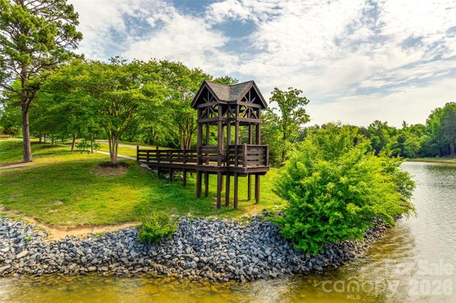 1039 Hunters Run Drive, Tega Cay, SC 29708