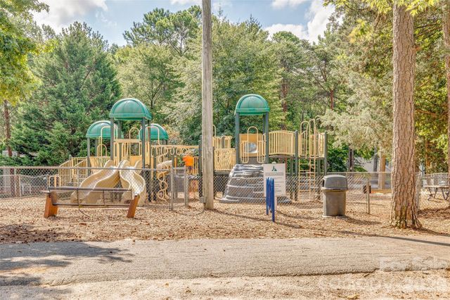 1039 Hunters Run Drive, Tega Cay, SC 29708