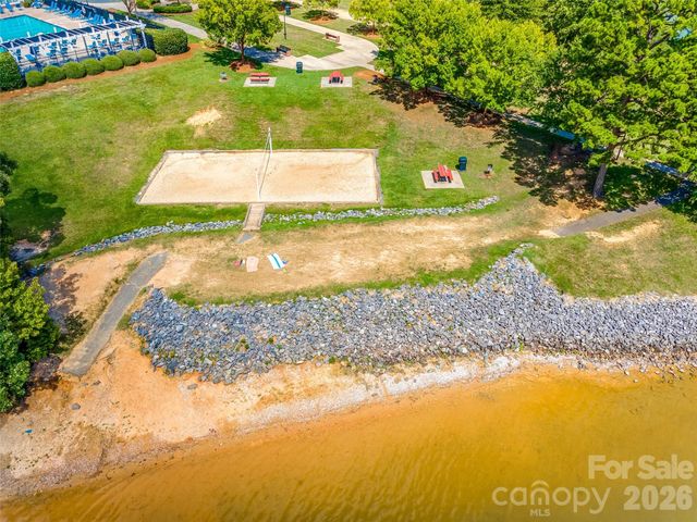 1039 Hunters Run Drive, Tega Cay, SC 29708