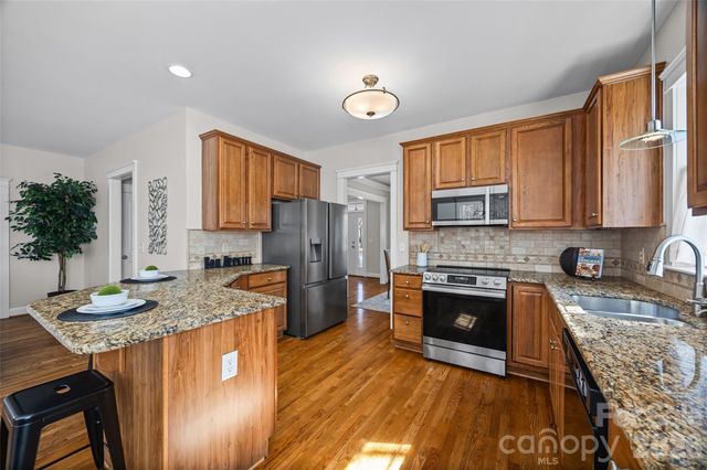 1039 Hunters Run Drive, Tega Cay, SC 29708