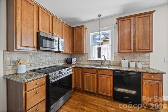 1039 Hunters Run Drive, Tega Cay, SC 29708