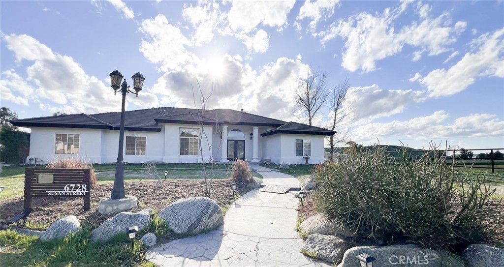 Image 2 of property listing at 6728 Susan Street, Bakersfield, CA 93308