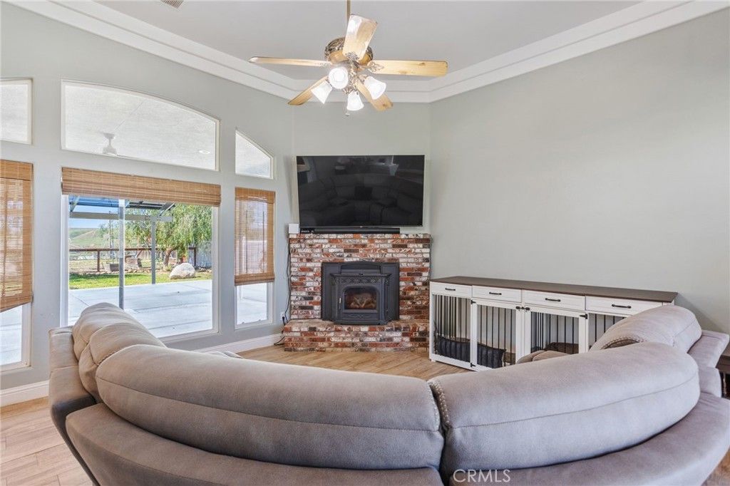 Image 4 of property listing at 6728 Susan Street, Bakersfield, CA 93308