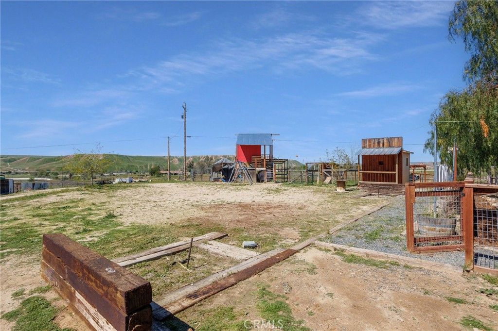 Image 41 of property listing at 6728 Susan Street, Bakersfield, CA 93308