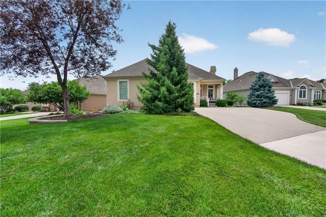 11644 S Carriage Road, Olathe, KS 66062