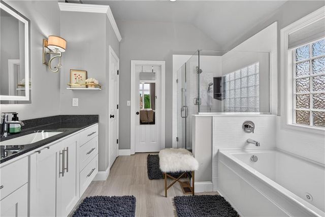 11644 S Carriage Road, Olathe, KS 66062