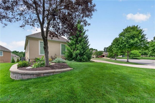 11644 S Carriage Road, Olathe, KS 66062
