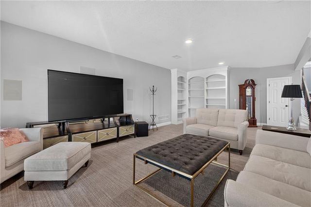 11644 S Carriage Road, Olathe, KS 66062