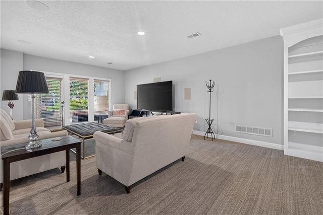 11644 S Carriage Road, Olathe, KS 66062