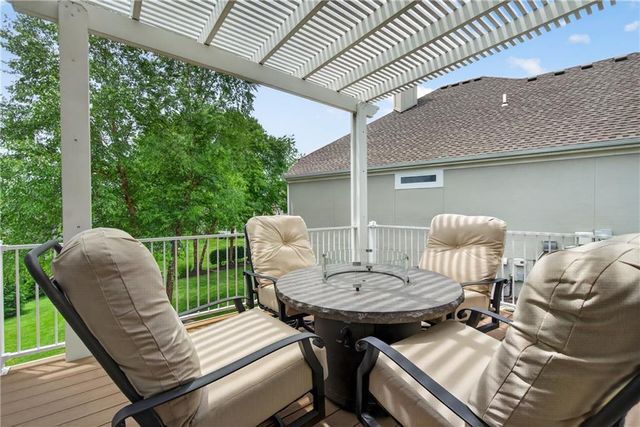 11644 S Carriage Road, Olathe, KS 66062