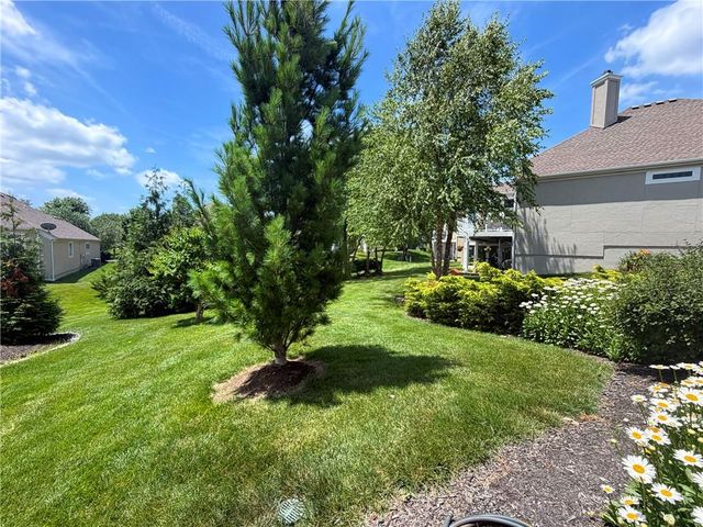 11644 S Carriage Road, Olathe, KS 66062