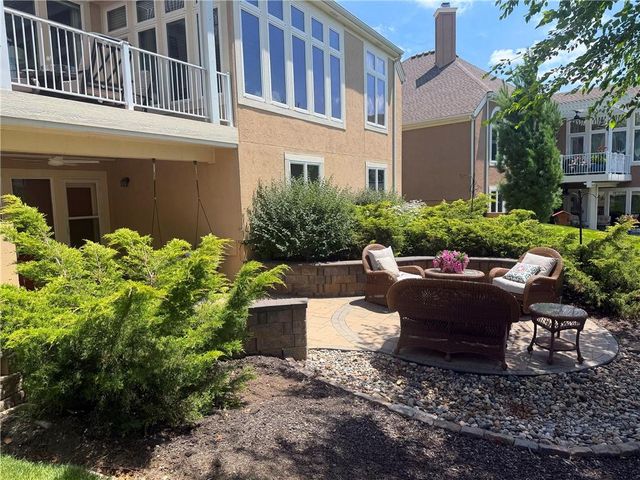 11644 S Carriage Road, Olathe, KS 66062
