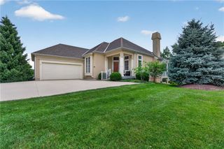 11644 S Carriage Road, Olathe, KS 66062