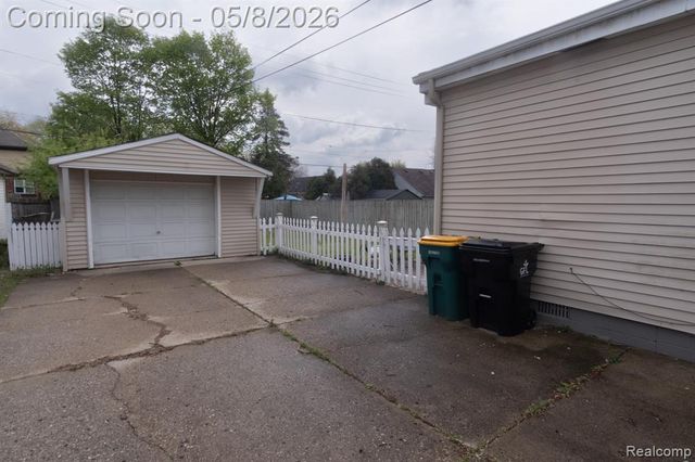 20804 Rensselaer Street, Farmington, MI 48336