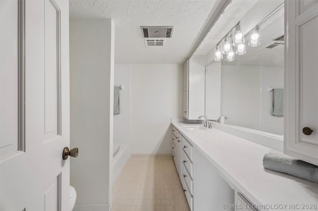 306 N Lombard Lane, Skiatook, OK 74070