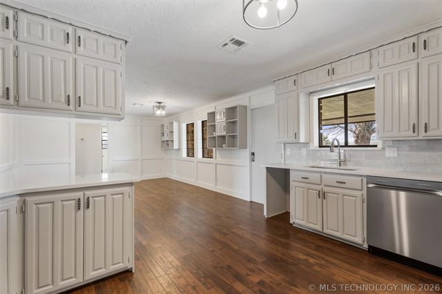 306 N Lombard Lane, Skiatook, OK 74070