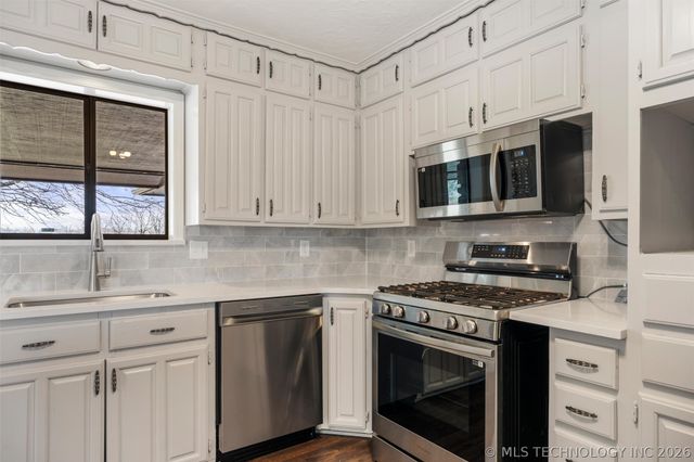 306 N Lombard Lane, Skiatook, OK 74070