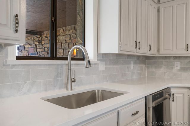 306 N Lombard Lane, Skiatook, OK 74070