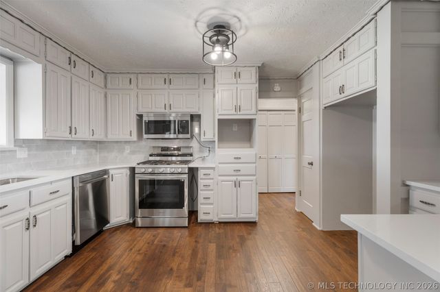 306 N Lombard Lane, Skiatook, OK 74070