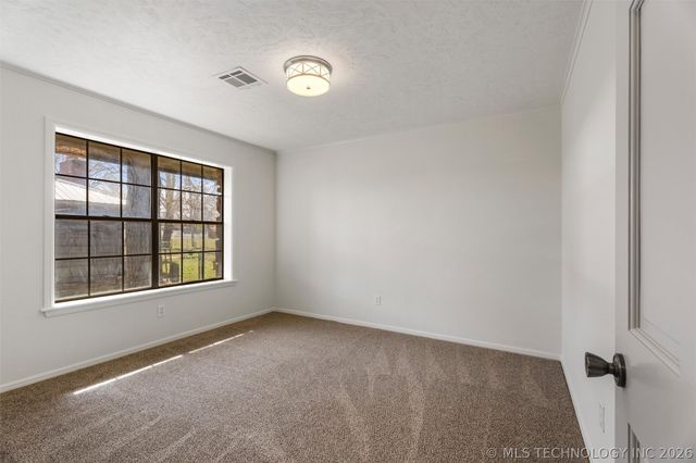 306 N Lombard Lane, Skiatook, OK 74070