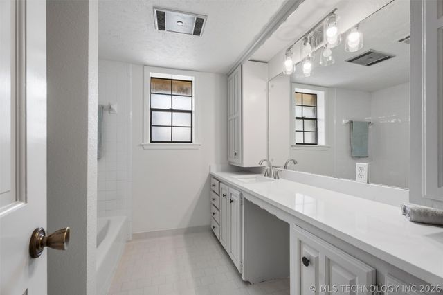 306 N Lombard Lane, Skiatook, OK 74070