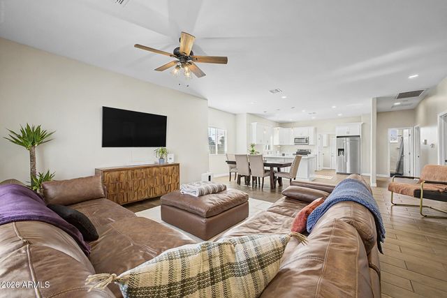 1526 E MARGUERITE Avenue, Phoenix, AZ 85040